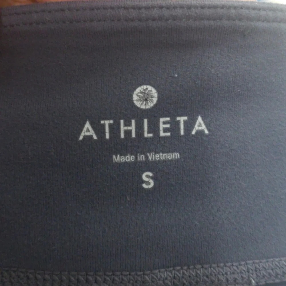Athleta‎ Capri Gray Leggings Small slit on the back
